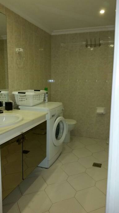 Hoofdbadkamer met ligbad