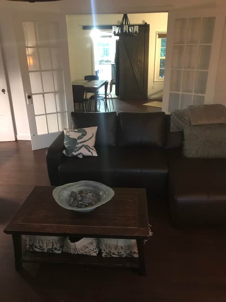 Close Clemson Bungalow 2.3 Miles From The Stadium! - Clemson