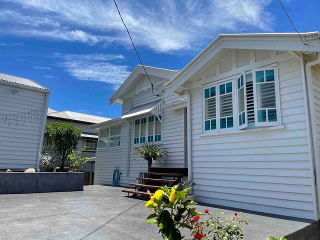 Inner City Summer Oasis gallery image 2