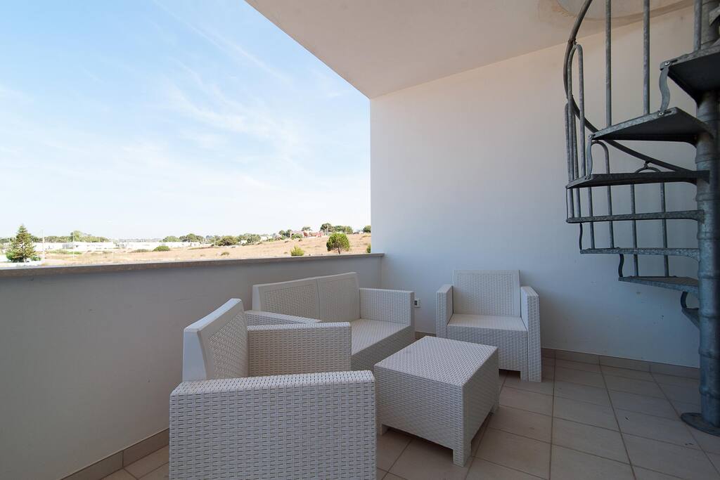 Balcone con arredo