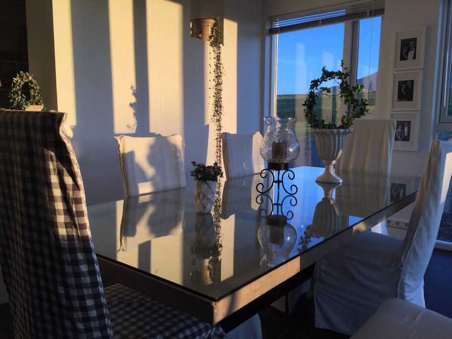 The breakfast table
