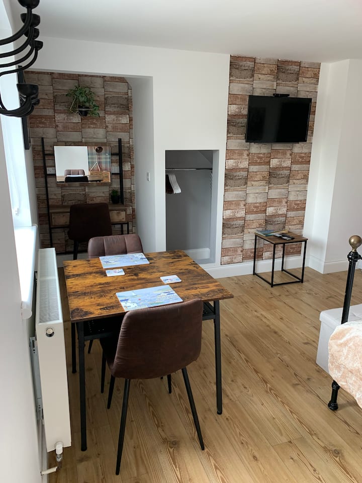 The Cosy Room, Close To Beautiful Beaches/tenby - 텐비