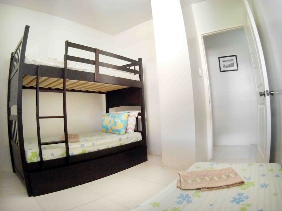 2nd room: double deck with pull out and single bed