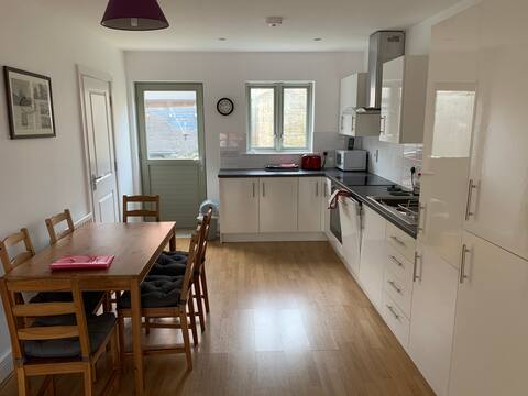 2-bed house near beach, WPNSA and marina.