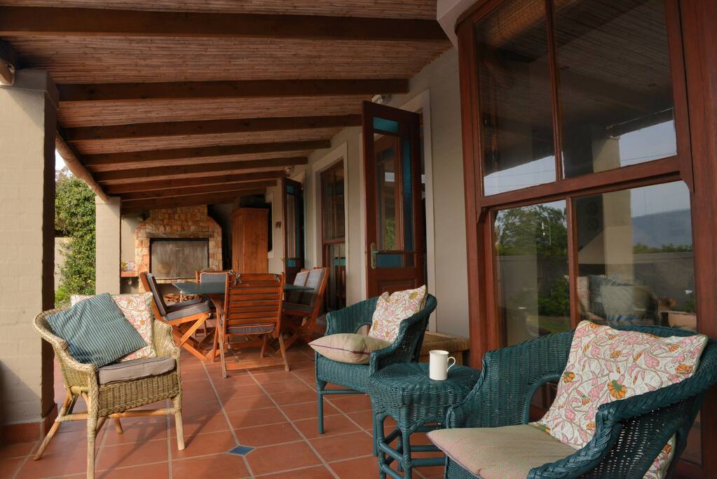 spacious entertainment area