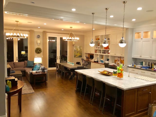 Pac Heights Home w/ Parking Steps from Fillmore St