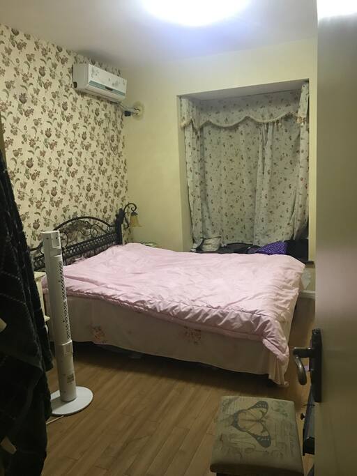 主卧室的大床