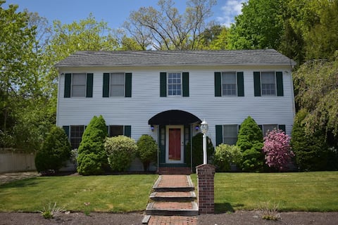 Visit Ogunquit! Large home. Walk to town + beaches