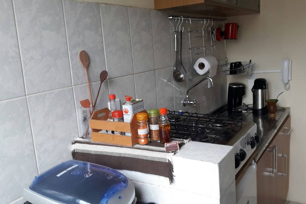 Detalhes da cozinha e dos temperinhos sempre frescos e disponíveis
