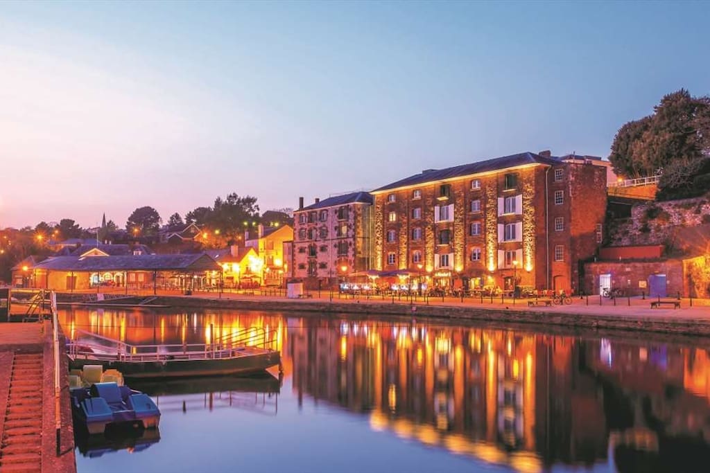 Beautiful Exeter Quay, four minutes on foot from the front door, adjacent to parkland and rivers.