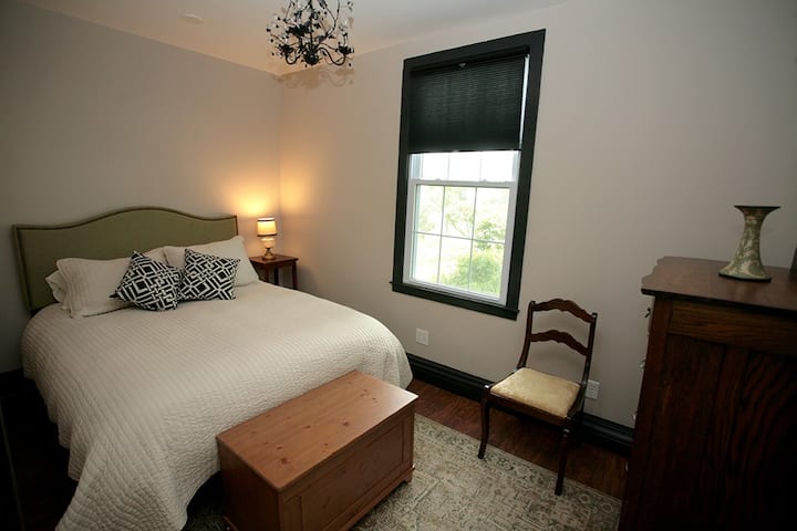 chumba cha kulala cha malkia cha ghorofani