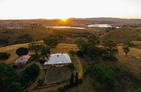 Warroo Homestead - with spectacular views