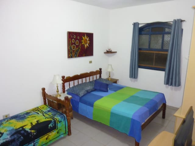 Entire home with 1 bedrooms in Caraguatatuba - Chalet #1 one block to Caraguá - São Sebá road