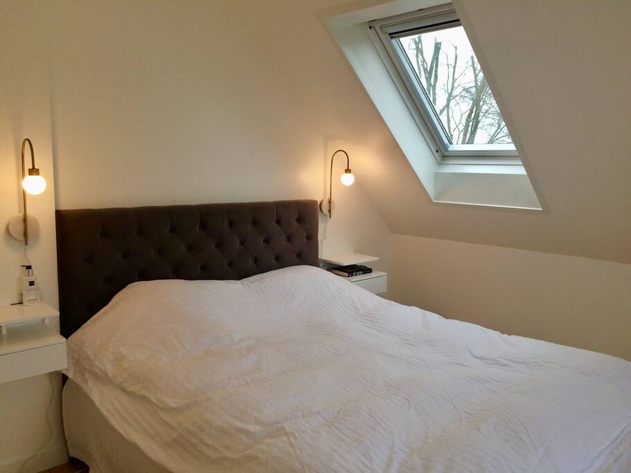 Bedroom 1, double bed