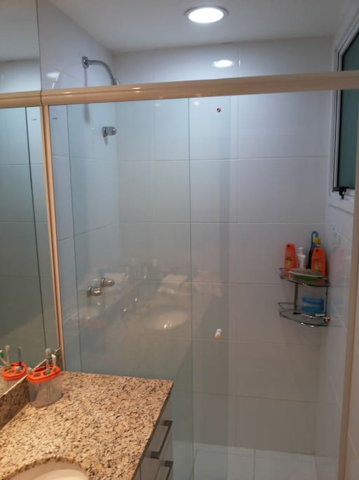 Banheiro da suite.
Bagno della camera