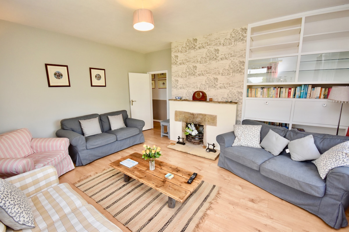 Top performing Airbnb: Spacious Farmhouse Cowes perfect for Family breaks in Isle Of Wight