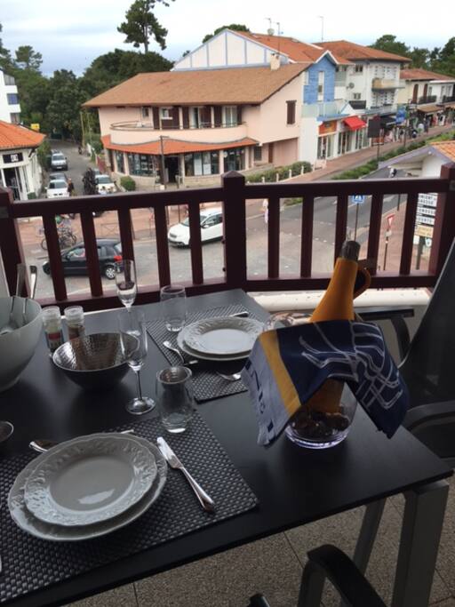 Grande terrasse, vue panoramique, table chaises pour 8 personnes