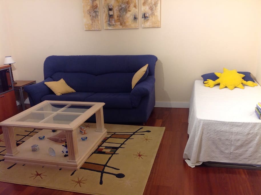 Habitación de huéspedes con 3 camas