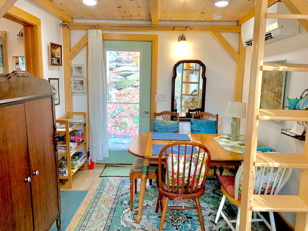 Top performing Airbnb: Phoenicia Wild Garden Guesthouse--near everything! in Phoenicia