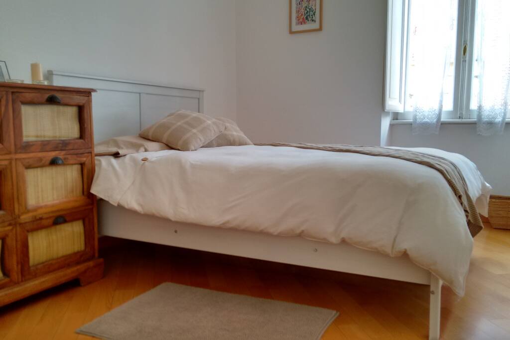 Camera da letto con letto matrimoniale