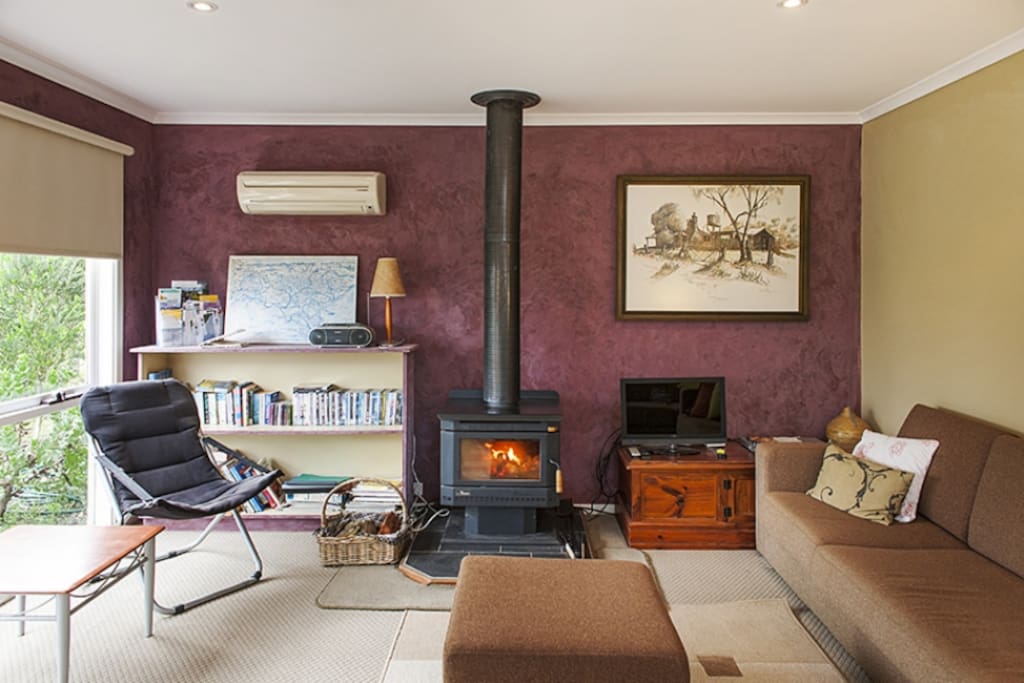 Comfy, cozy lounge room.