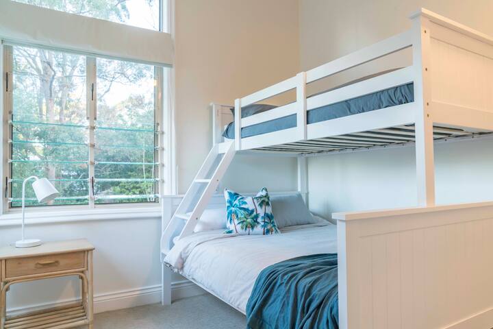 ห้องเตียงสองชั้นชั้นบน