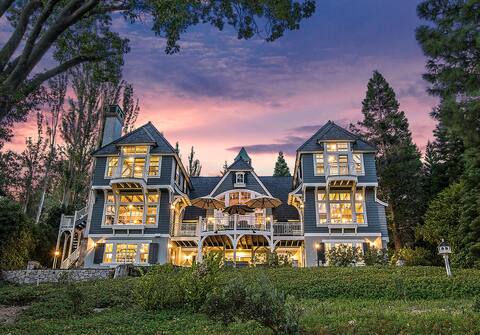 Spectacular Lake Front Retreat