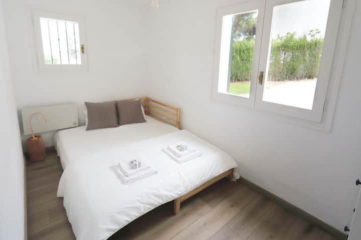 Двойна стая на приземния етаж.

Двойна стая на приземния етаж.