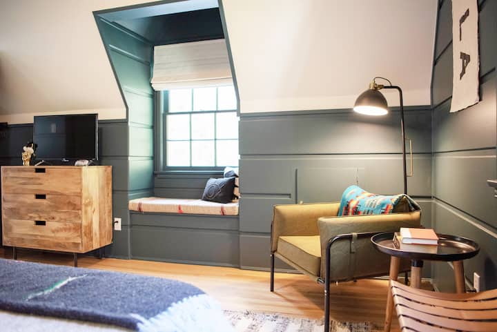 Daydream in the reading nook with views of endless trees and a peekaboo view of the lake in the master bedroom or just cozy up and watch tv.