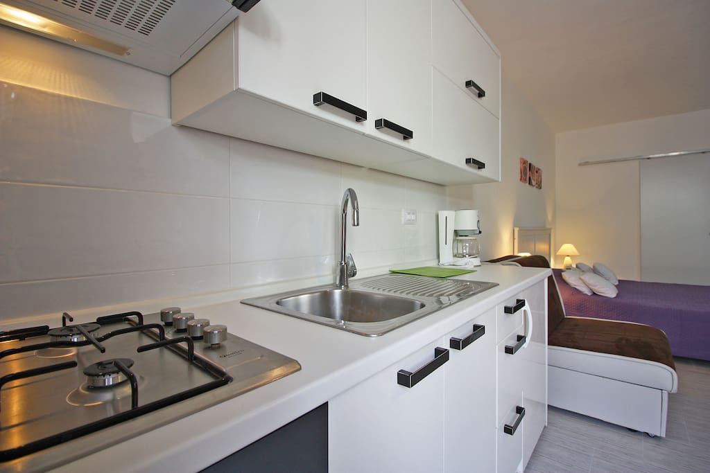 fully equipped kitchen