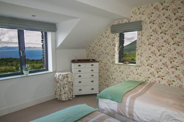 Bedroom #4 - 2 x Double Beds