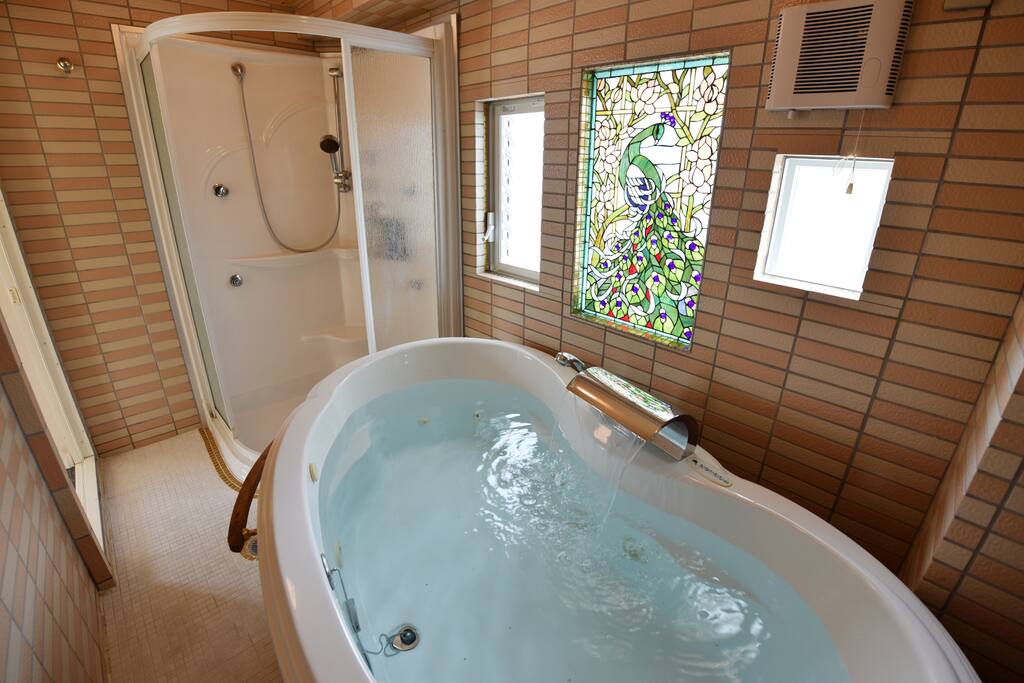 Jumbo Size Bathtub to relax