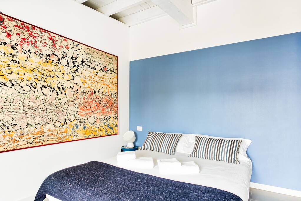 The double bedroom (bed-linen and towels)