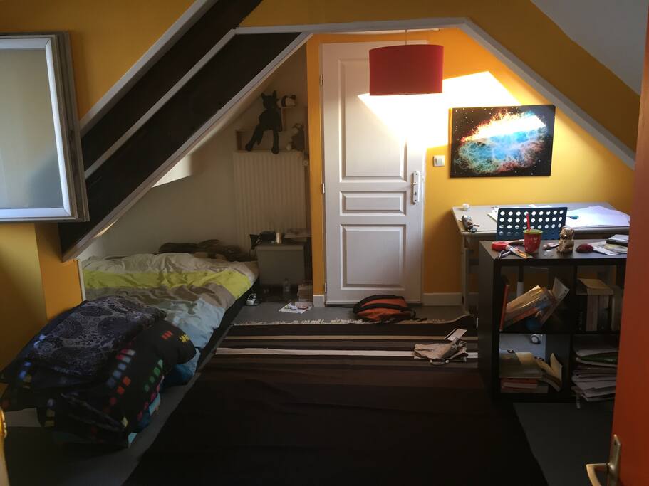 chambre 1 (sous le toit à l'étage, lit 2 places)