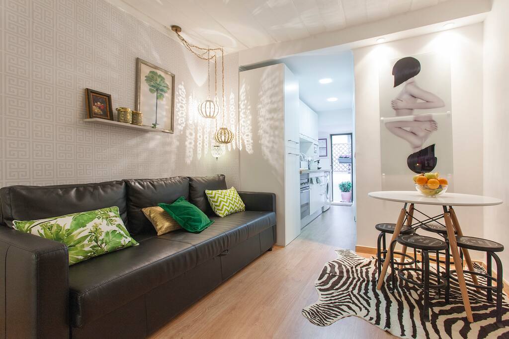 Living room with sofa bed, with a contemporary and functional decor.