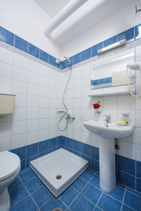 Garden View Studio Bathroom