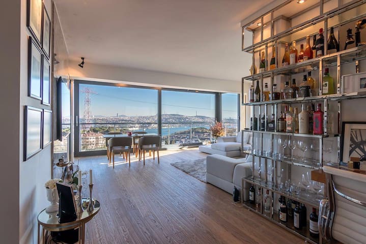 Amazing Sea View Luxury Penthouse Best Location gallery image 4