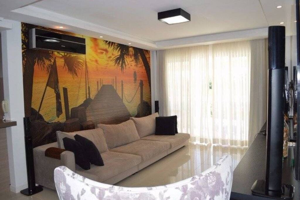 Ótima sala ! Limpa e excelente para relaxar :) The awesome living room. Clean and beautiful to relax :)