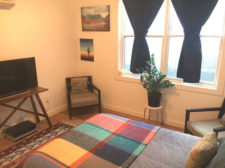 Reading chairs and TV w/ Netflix and basic cable