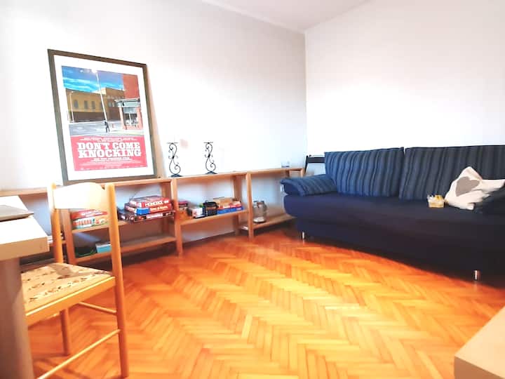 Sehemu ya kufanyia kazi, eneo la kupumzika, kochi la kitanda cha watu wawili