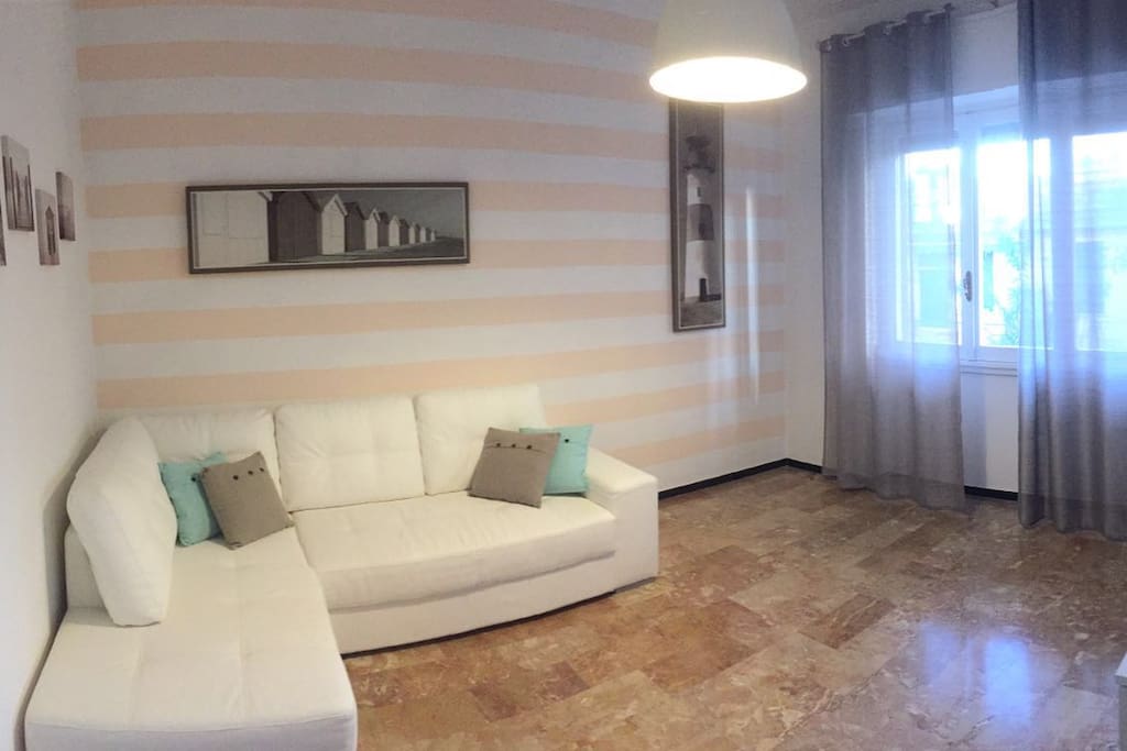 Living room with very confortable sleeping couch