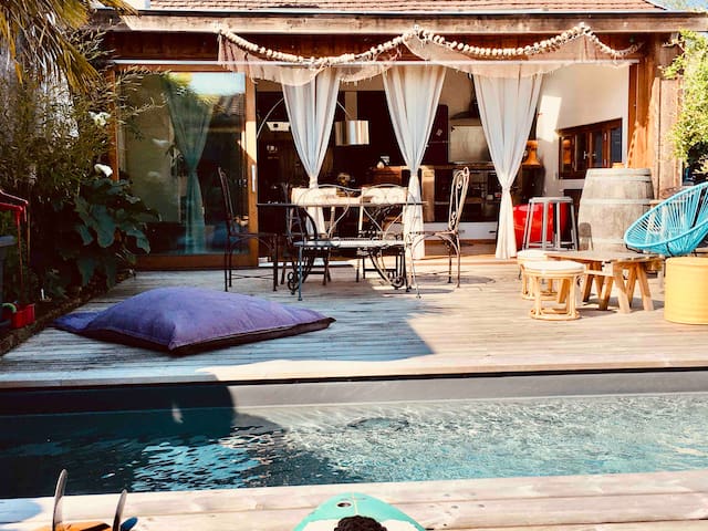 Échoppe bordelaise atypique avec piscine chauffée