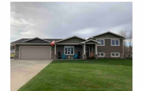Cardston Hilltop House, fully renovated 4 bedroom
