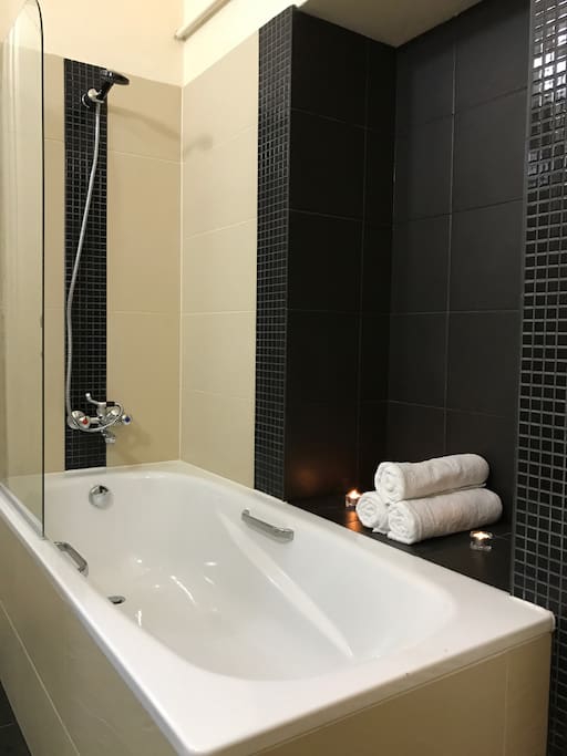 Clean bathroom with fresh towels