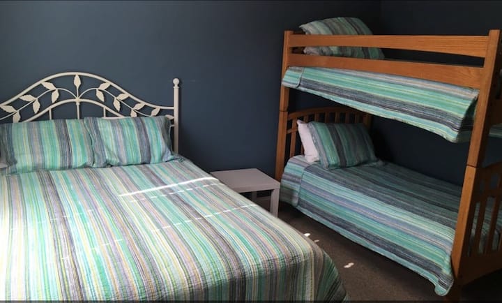 Bračni krevet (širok 150 - 179 cm) i kreve