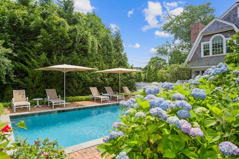 Village Charmer, 5 bedrooms with pool