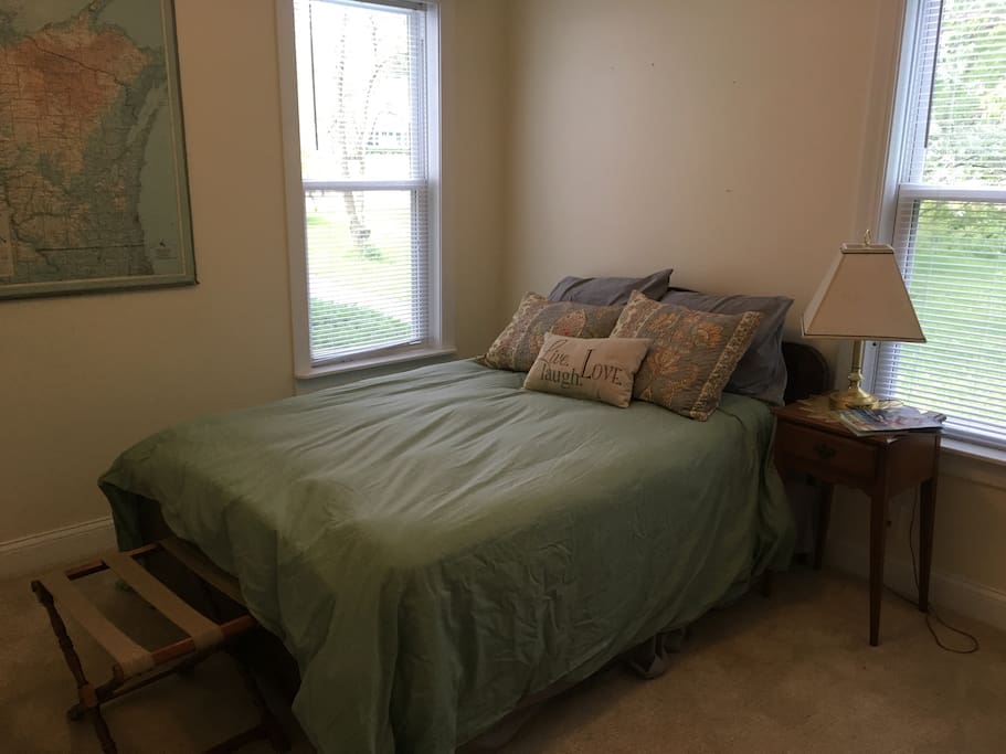12x10 guest room with ample closet space