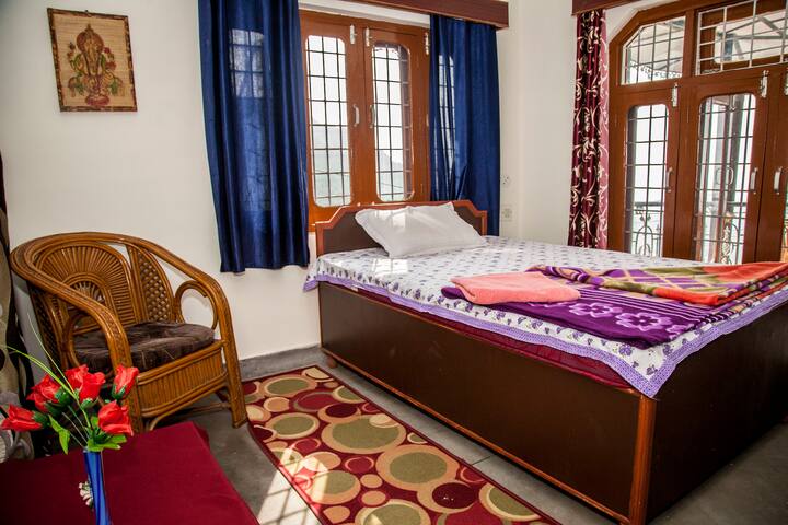 Holistic Homestays - (3) Queen size bedroom
