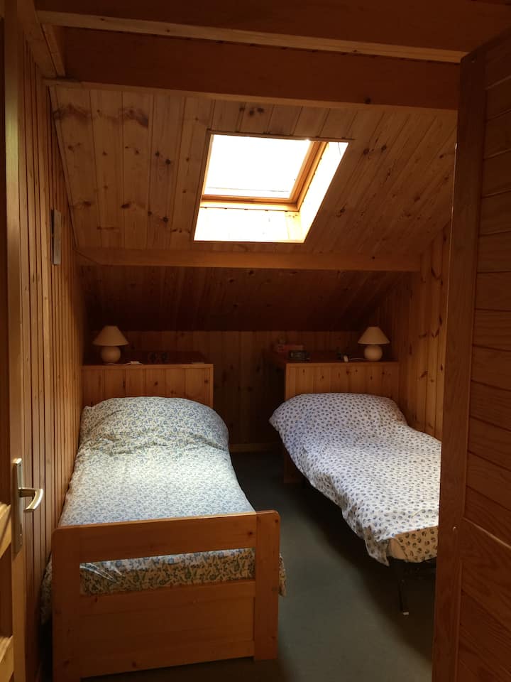 חדר שינה 2 עם מיטות יחיד