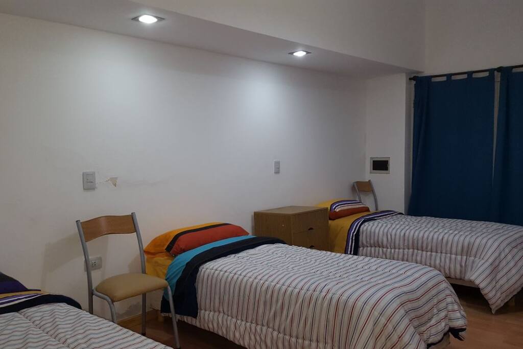 Habitación con 3 camas